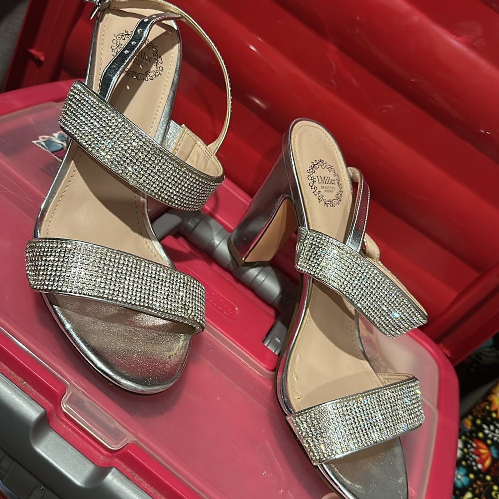 Elegant Silver Rhinestone Heels - Picture 5 of 5